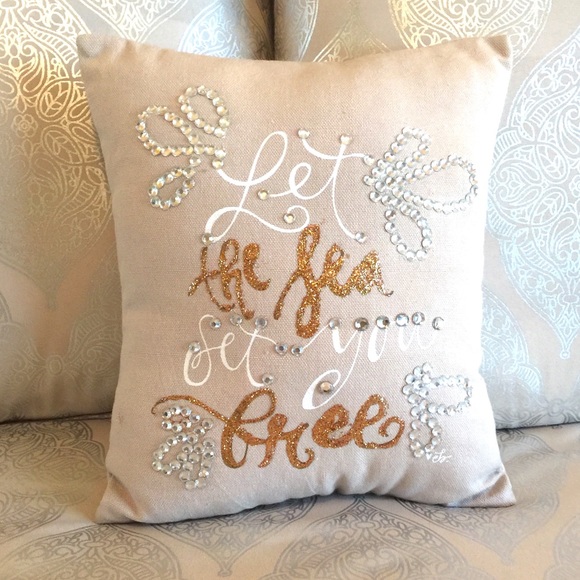 DECORATIVE ACCENT PILLOW - Picture 8 of 9